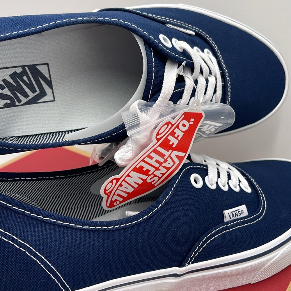 Vans • WMNS Authentic (Angstrplng) Dress Blue/True White
VN000EE332D
Sneakers - Picture 6 of 16